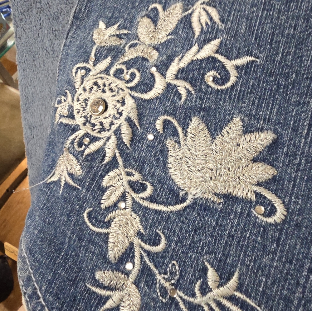 Daniel Jean Shorts Womens 15-16 32 Embroidered Flowers Embellished Blue Stretch - Picture 4 of 11